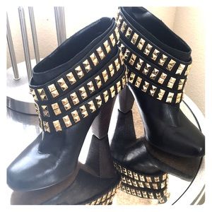 Brand new Betsy Johnson booties